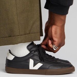 NIB VEJA Black and White PENENKA leather sneaker SZ 5